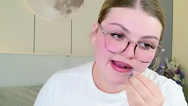 WendyPage online show from July 27, 2026, 3:52 pm