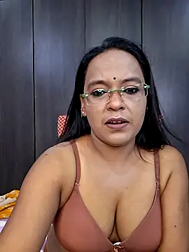 Snapshot of hornyrosy321 chatting on May 26, 2026, 5:55 pm hornyrosy321 online show from May 26, 2026, 5:55 pm