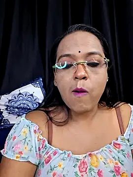 Snapshot of hornyrosy321 chatting on June 14, 2026, 5:25 pm hornyrosy321 online show from June 14, 2026, 5:25 pm