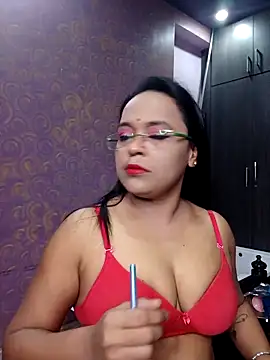 hornyrosy321 online show from May 6, 2026, 6:01 pm