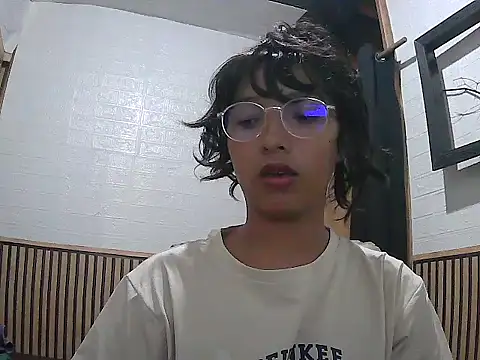 spicyren online show from June 25, 2026, 11:48 am