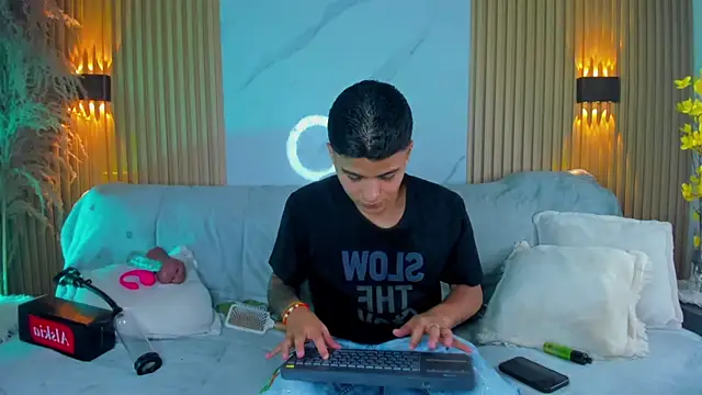 Snapshot of Liam_Dustin chatting on August 2, 2026, 7:55 pm Liam Dustin online show from August 2, 2026, 7:55 pm