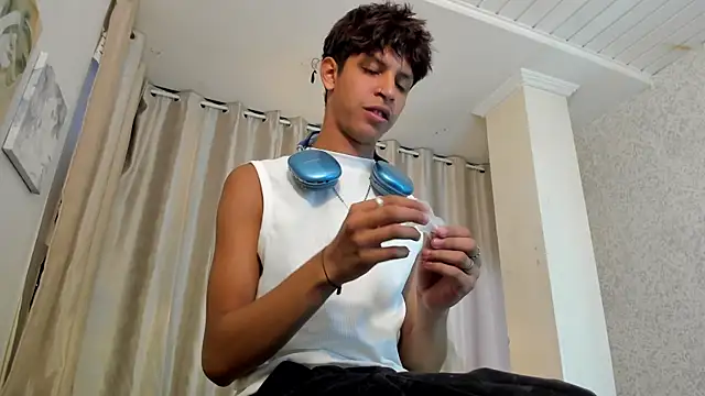 Snapshot of Ethan_qop chatting on July 5, 2026, 10:16 pm Ethan qop online show from July 5, 2026, 10:16 pm