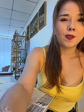 Snapshot of Xiaoxiao-y chatting on June 4, 2026, 5:23 am Xiaoxiao-y online show from June 4, 2026, 5:23 am