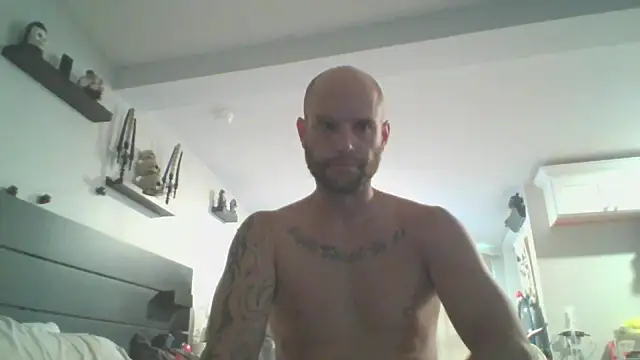 Snapshot of CaptCraker chatting on April 5, 2026, 9:10 pm CaptCraker online show from April 5, 2026, 9:10 pm
