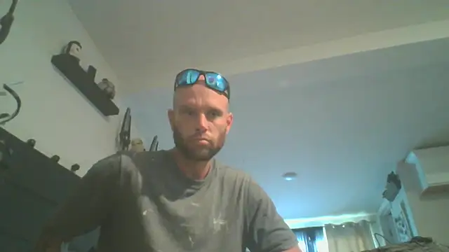 Snapshot of CaptCraker chatting on April 3, 2026, 9:32 pm CaptCraker online show from April 3, 2026, 9:32 pm