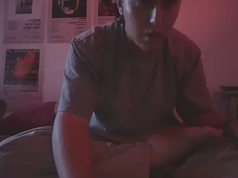 Snapshot of amartinezszz chatting on May 19, 2026, 12:48 am amartinezszz online show from May 19, 2026, 12:48 am