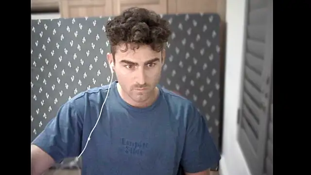 Snapshot of NaughtyMic chatting on March 28, 2026, 4:35 am NaughtyMic online show from March 28, 2026, 4:35 am