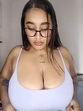 Mia skyy18 online show from May 5, 2026, 11:57 am