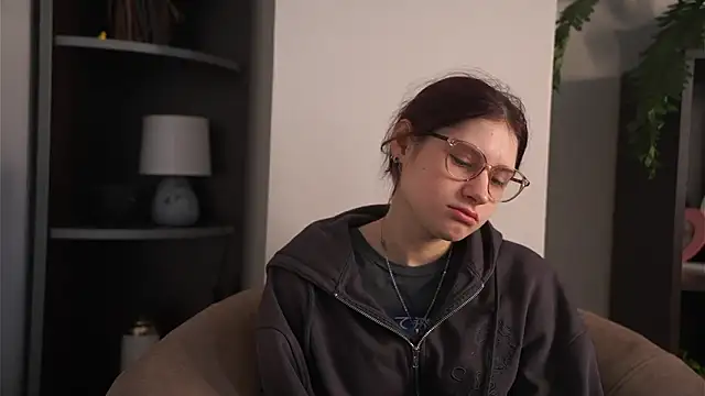 Snapshot of KaryLias chatting on March 16, 2026, 5:15 am KaryLias online show from March 16, 2026, 5:15 am