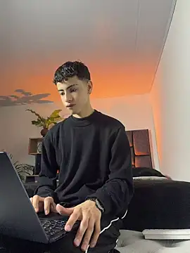 Snapshot of SebastianReed_ chatting on May 21, 2026, 2:42 am SebastianReed online show from May 21, 2026, 2:42 am