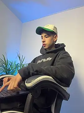 Snapshot of SebastianReed_ chatting on June 20, 2026, 3:55 am SebastianReed online show from June 20, 2026, 3:55 am