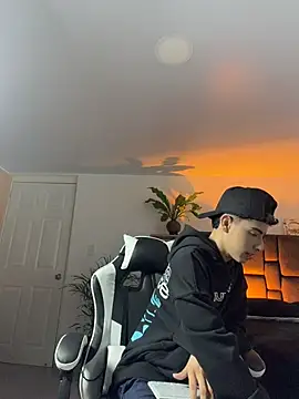 SebastianReed  online show from April 22, 2026, 3:57 am