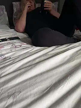 juicylucymeow online show from June 12, 2026, 7:33 pm