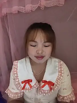 Snapshot of Mina_xYx chatting on June 10, 2026, 4:52 pm Mina xYx online show from June 10, 2026, 4:52 pm
