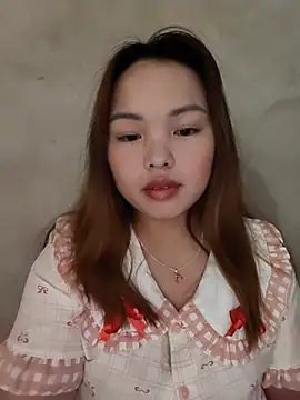 Snapshot of Mina_xYx chatting on July 6, 2026, 2:24 pm Mina xYx online show from July 6, 2026, 2:24 pm