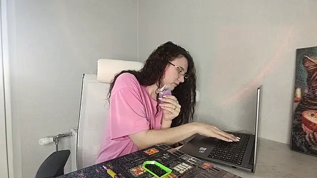 LaritaTocchio online show from March 16, 2026, 8:18 am