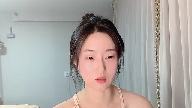 Snapshot of 1X-yiyi chatting on June 8, 2026, 2:50 pm 1X-yiyi online show from June 8, 2026, 2:50 pm