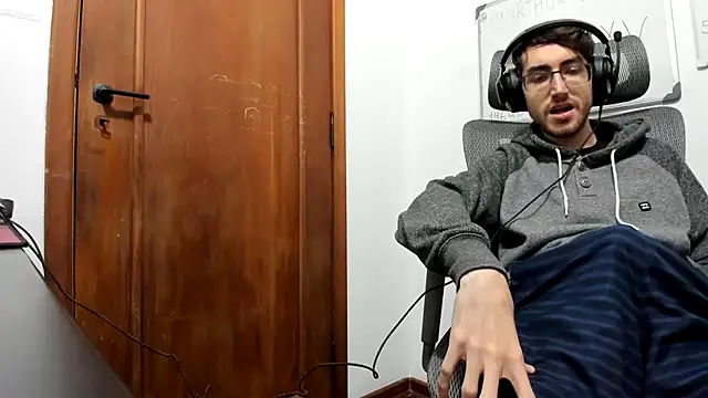 Snapshot of 4rthurTV chatting on June 17, 2026, 1:27 am 4rthurTV online show from June 17, 2026, 1:27 am