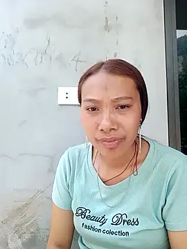 Snapshot of Leiley_98 chatting on May 16, 2026, 2:10 am Leiley 98 online show from May 16, 2026, 2:10 am