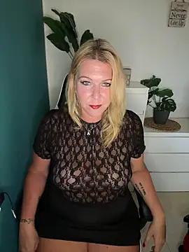 Snapshot of SuesseAurelie1 chatting on June 4, 2026, 4:22 pm SuesseAurelie1 online show from June 4, 2026, 4:22 pm
