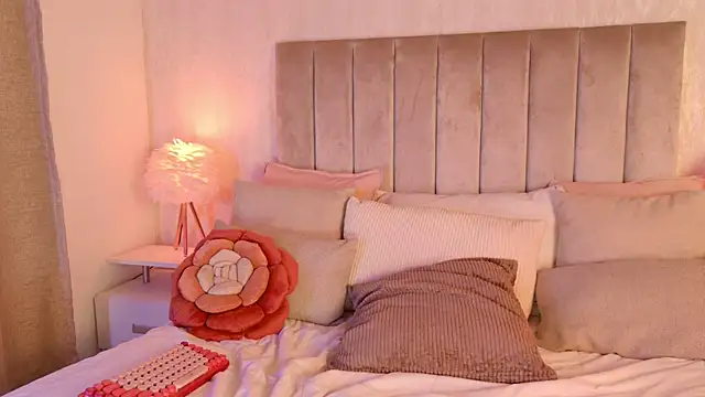 Liora Sol online show from June 6, 2026, 10:15 pm