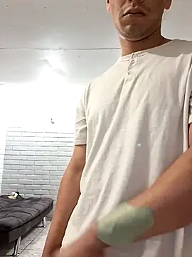 Snapshot of luiy1998_hot chatting on March 16, 2026, 2:30 am luiy1998 hot online show from March 16, 2026, 2:30 am