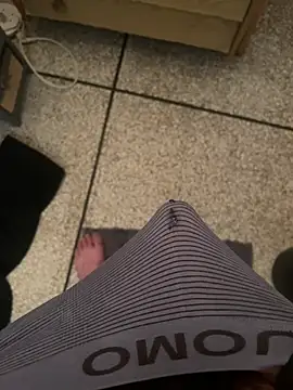 maxhot695 online show from March 25, 2026, 12:37 pm