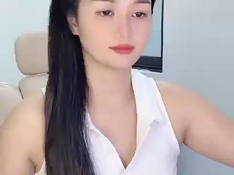 Snapshot of AmyLinee_1 chatting on June 3, 2026, 2:07 pm AmyLinee 1 online show from June 3, 2026, 2:07 pm