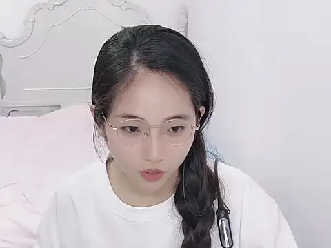 Snapshot of MIAOMIAO-666 chatting on April 7, 2026, 1:24 pm MIAOMIAO-666 online show from April 7, 2026, 1:24 pm