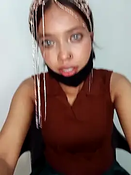 Snapshot of Candyy_crushh chatting on March 17, 2026, 2:42 pm Candyy crushh online show from March 17, 2026, 2:42 pm