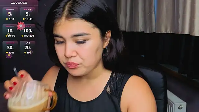 Snapshot of AlicaMayer chatting on June 12, 2026, 5:32 pm AlicaMayer online show from June 12, 2026, 5:32 pm