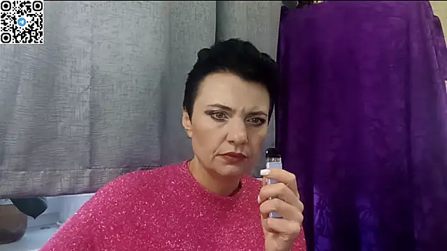 HotMamaQueen234 online show from April 21, 2026, 1:39 pm