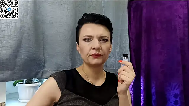 HotMamaQueen234 online show from May 12, 2026, 7:16 am