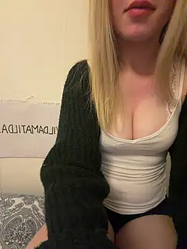 Snapshot of Lillamatilda chatting on March 22, 2026, 12:14 am Lillamatilda online show from March 22, 2026, 12:14 am