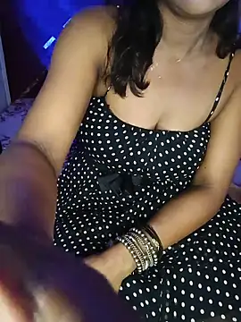 mayakapoor880 online show from June 6, 2026, 7:57 am