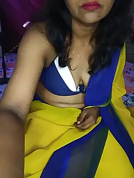 mayakapoor880 online show from June 9, 2026, 8:26 am