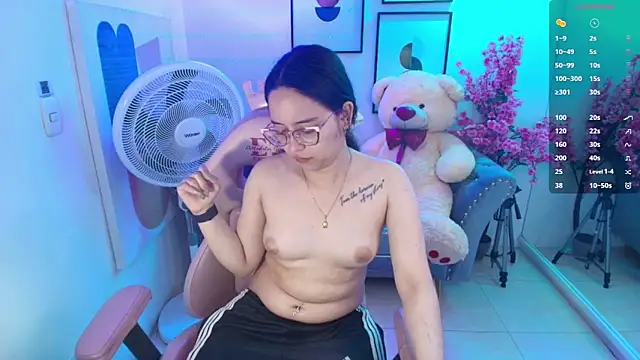 Snapshot of Shady_bug chatting on June 28, 2026, 12:44 pm Shady bug online show from June 28, 2026, 12:44 pm