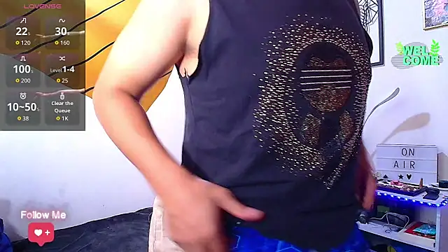 Snapshot of Max_Parkerr chatting on March 17, 2026, 9:18 pm Max Parkerr online show from March 17, 2026, 9:18 pm