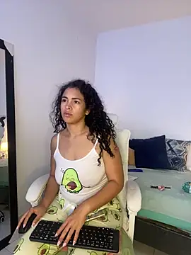 Luciianita lov199 online show from April 28, 2026, 8:35 pm
