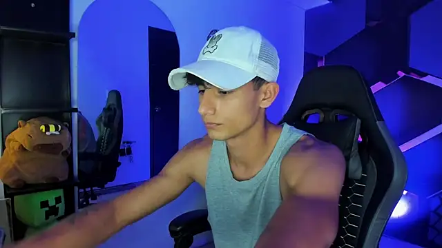 MaxiimoRomano  online show from June 25, 2026, 6:57 pm