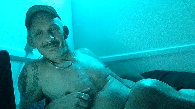 Snapshot of woddy87 chatting on May 18, 2026, 9:14 am woddy87 online show from May 18, 2026, 9:14 am