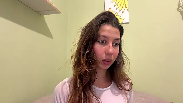 Snapshot of Julieta_Jol chatting on May 8, 2026, 1:26 pm Julieta Jol online show from May 8, 2026, 1:26 pm