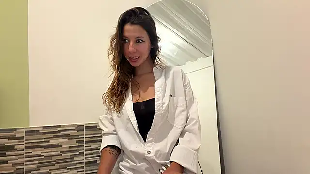 Snapshot of Julieta_Jol chatting on April 23, 2026, 1:46 pm Julieta Jol online show from April 23, 2026, 1:46 pm
