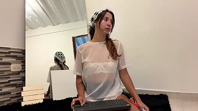 Snapshot of Julieta_Jol chatting on April 22, 2026, 2:13 pm Julieta Jol online show from April 22, 2026, 2:13 pm