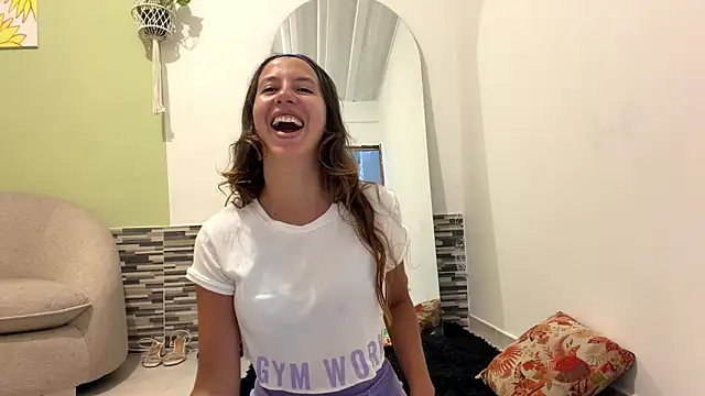 Snapshot of Julieta_Jol chatting on May 13, 2026, 1:40 pm Julieta Jol online show from May 13, 2026, 1:40 pm