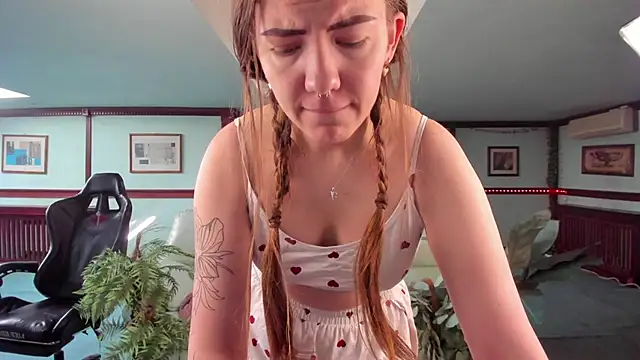 Kirarustle1 online show from May 28, 2026, 1:46 am
