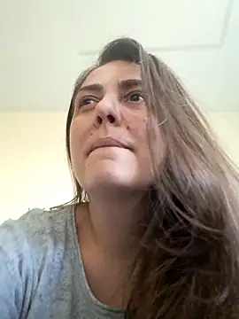Snapshot of Arya_Malone chatting on April 17, 2026, 12:19 pm Arya Malone online show from April 17, 2026, 12:19 pm