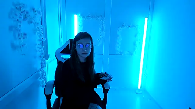Mia kristal online show from April 25, 2026, 7:11 am