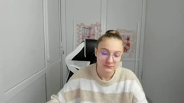 Snapshot of Mia_kristal chatting on June 1, 2026, 7:41 am Mia kristal online show from June 1, 2026, 7:41 am